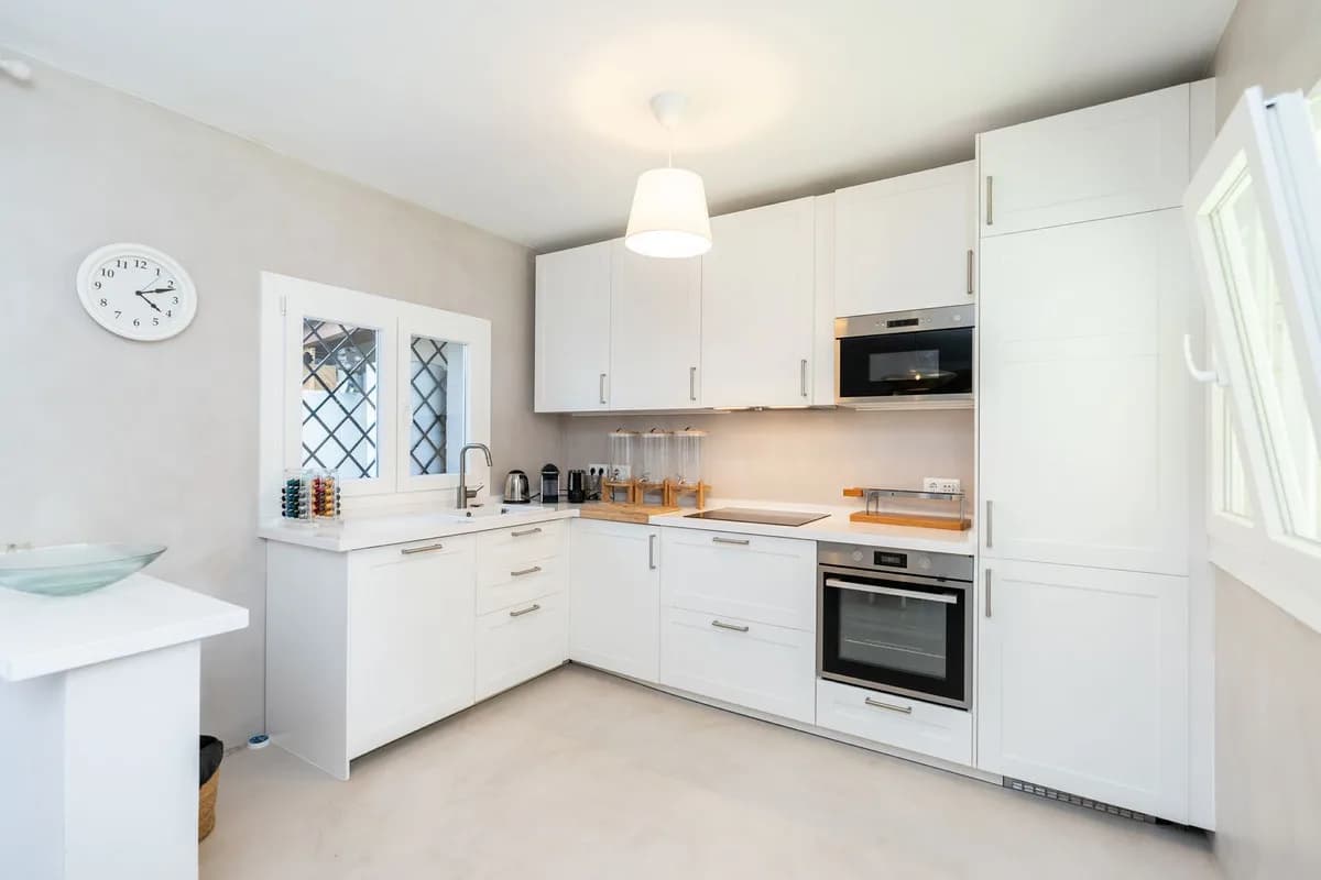 5 Bedroom Detached Villa for Sale in San Pedro de Alcántara, Málaga - Image 8