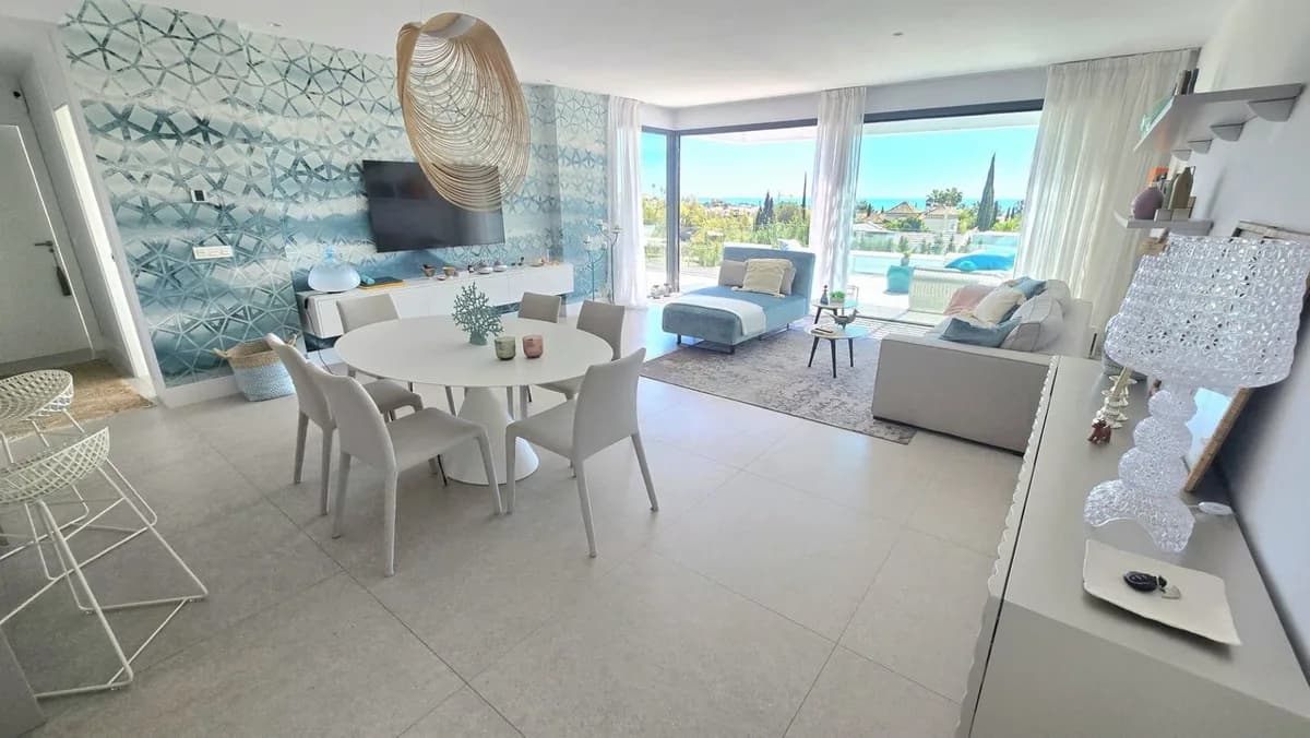 2 Bedroom Middle Floor Apartment for Sale in Benahavís, Málaga - Image 5