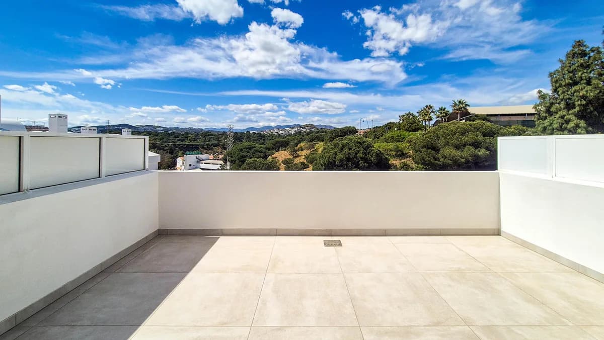 5 Bedroom Townhouse for Sale in La Cala de Mijas, Málaga - Image 4