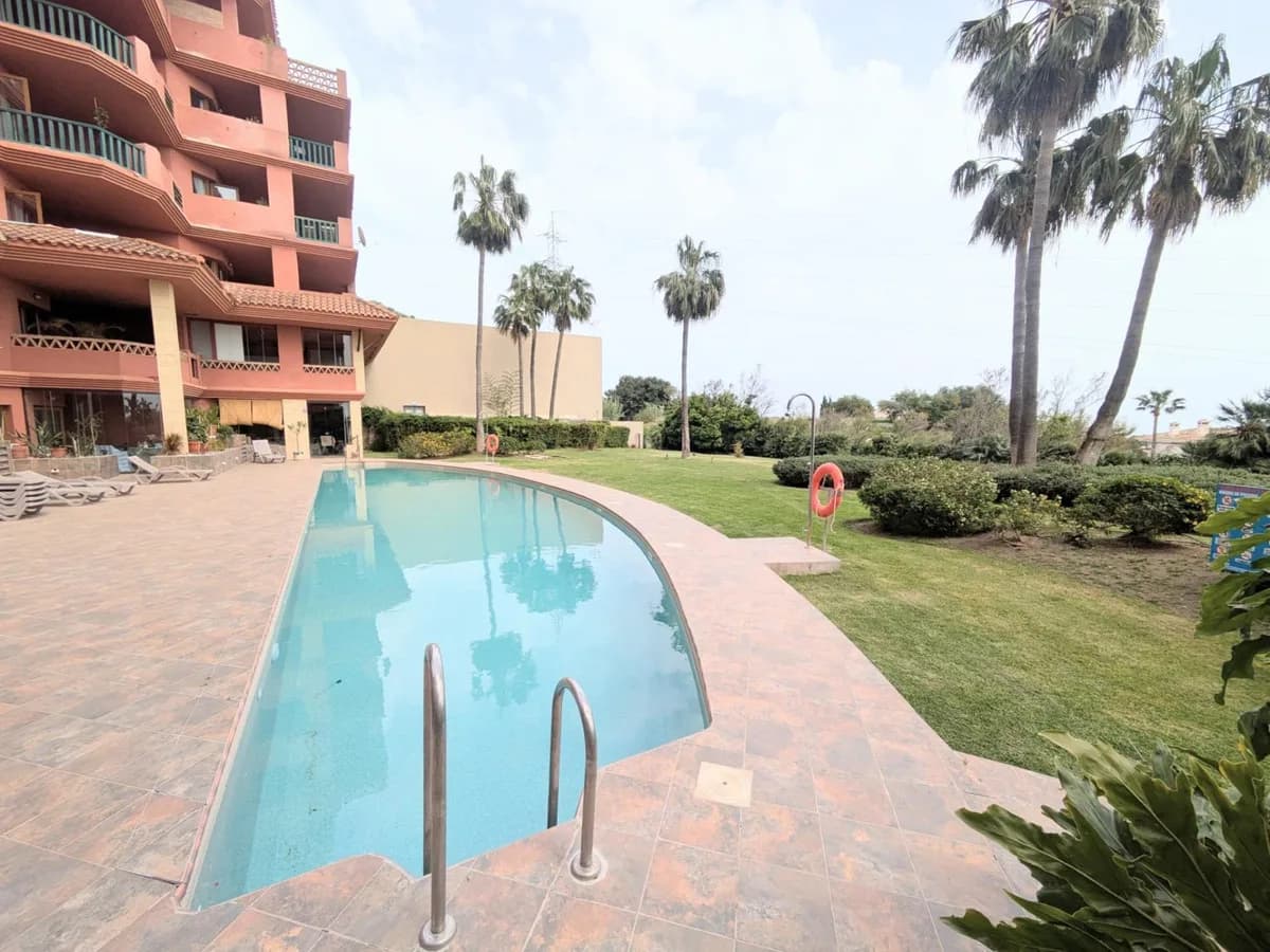 3 Bedroom Middle Floor Apartment for Sale in Benalmadena, Málaga - Image 5