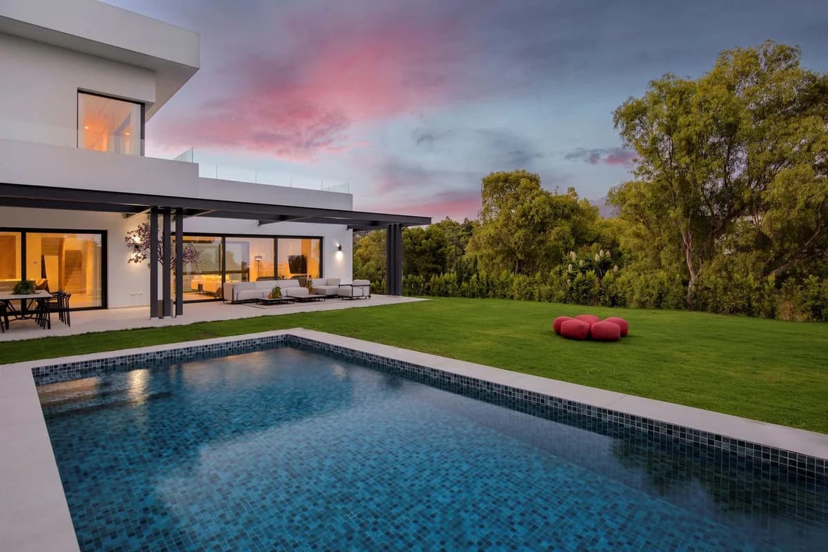 6 Bedroom Detached Villa for Sale in Benahavís, Málaga - Image 2