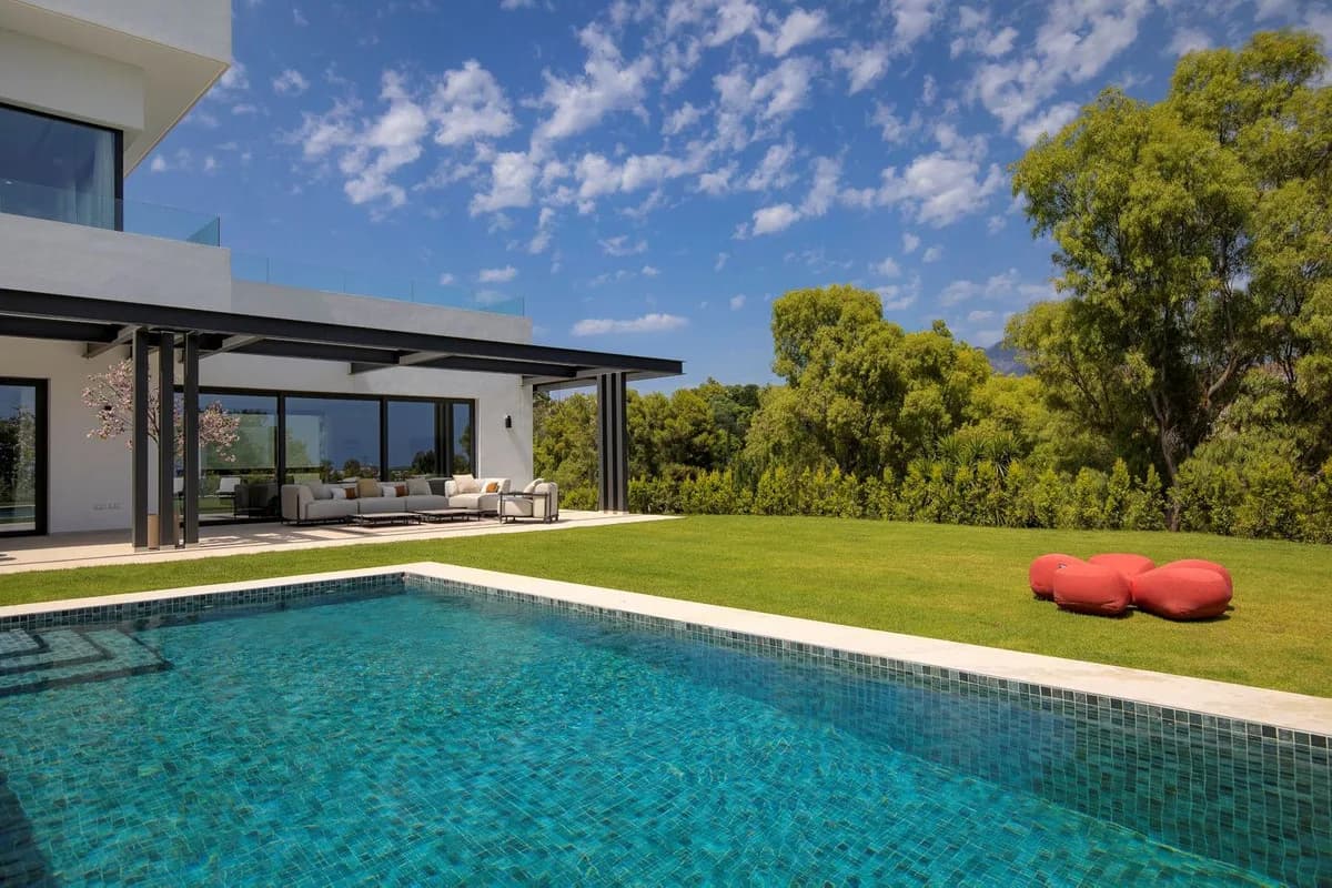 6 Bedroom Detached Villa for Sale in Benahavís, Málaga - Image 3