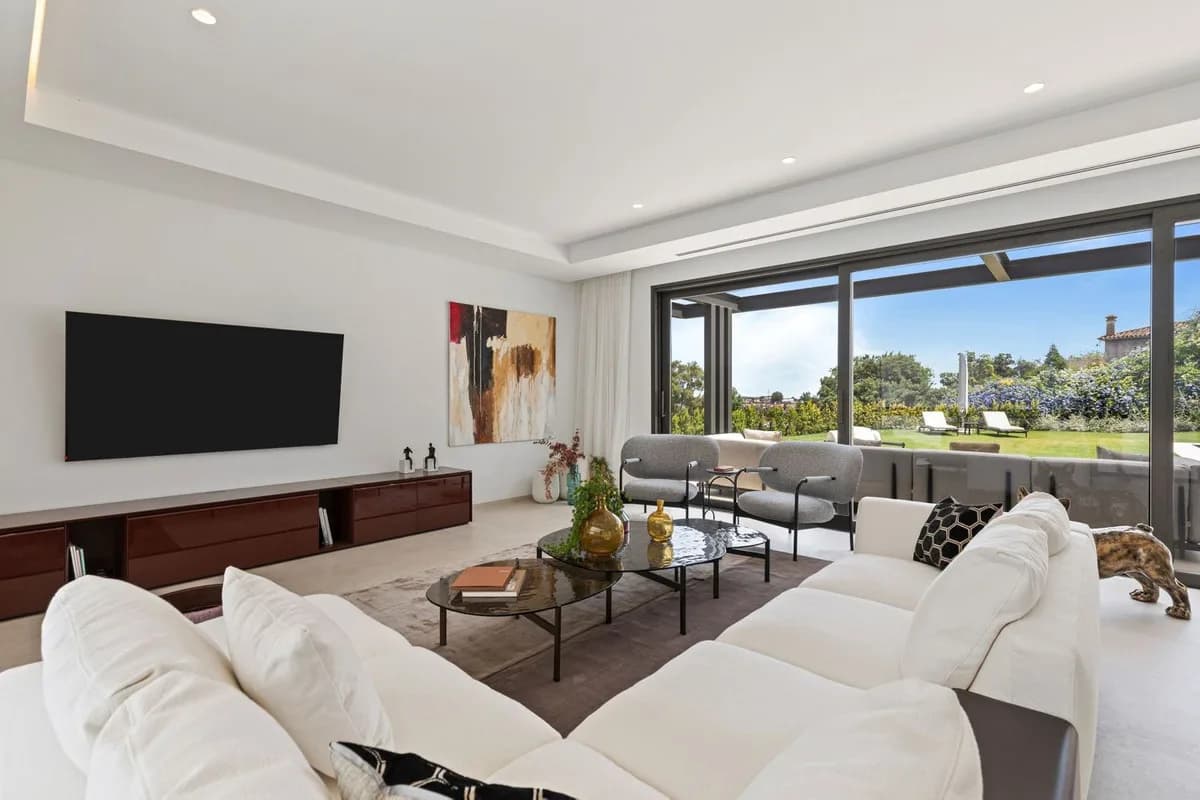 6 Bedroom Detached Villa for Sale in Benahavís, Málaga - Image 5