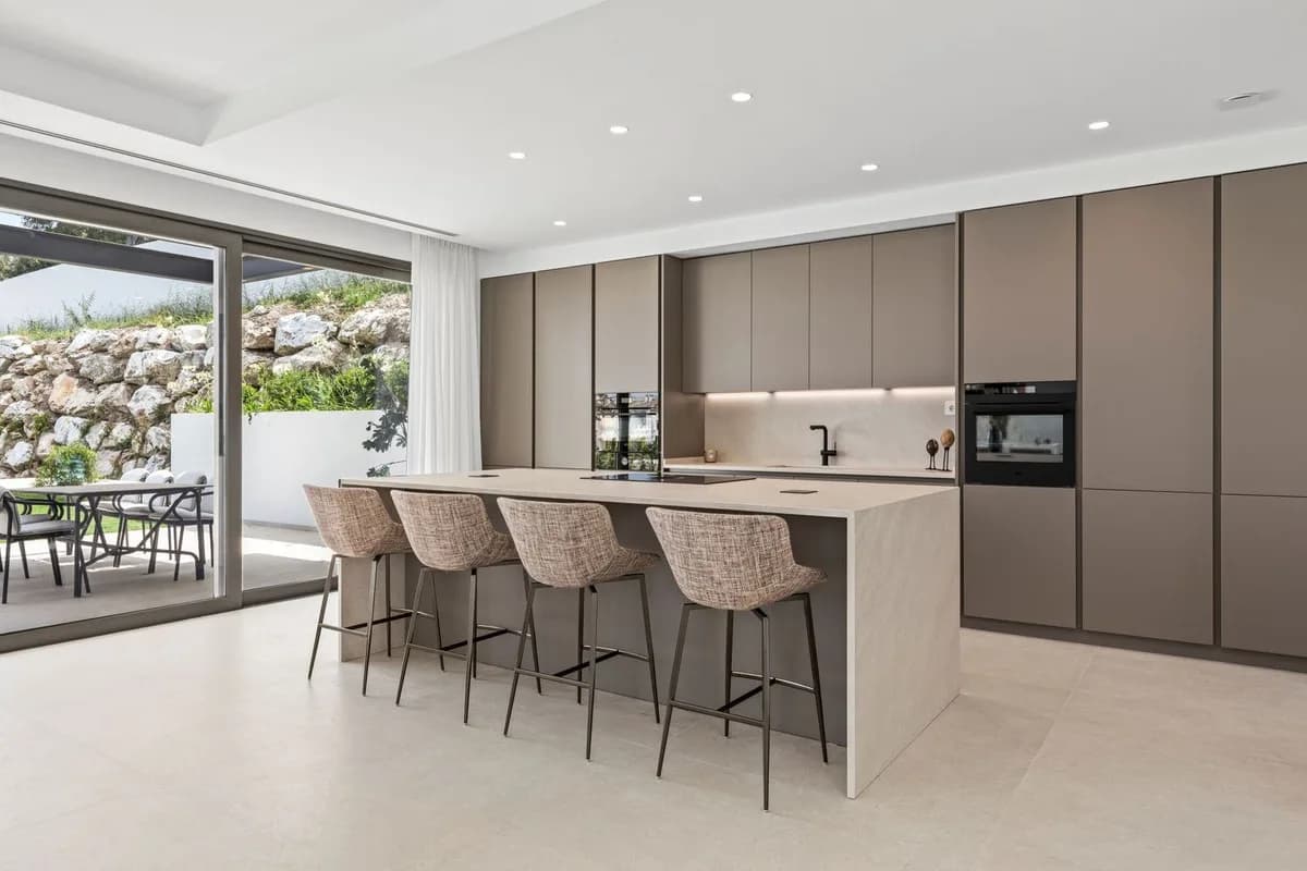 6 Bedroom Detached Villa for Sale in Benahavís, Málaga - Image 8