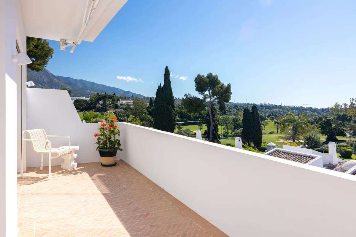 2 Bedroom Penthouse Duplex for Sale in Nueva Andalucía, Málaga - Image 7