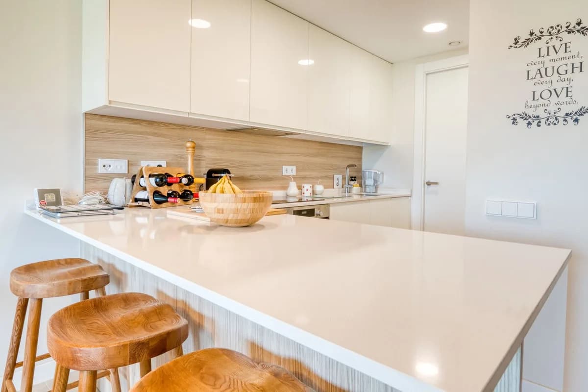 2 Bedroom Middle Floor Apartment for Sale in Estepona, Málaga - Image 5