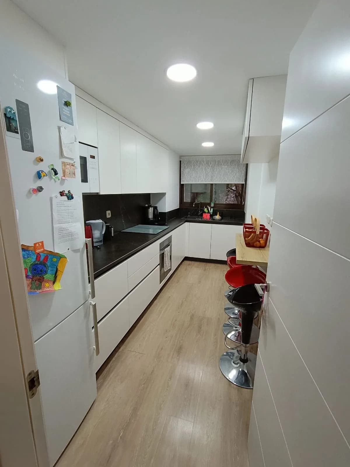 3 Bedroom Ground Floor Apartment for Sale in Estepona, Málaga - Image 5