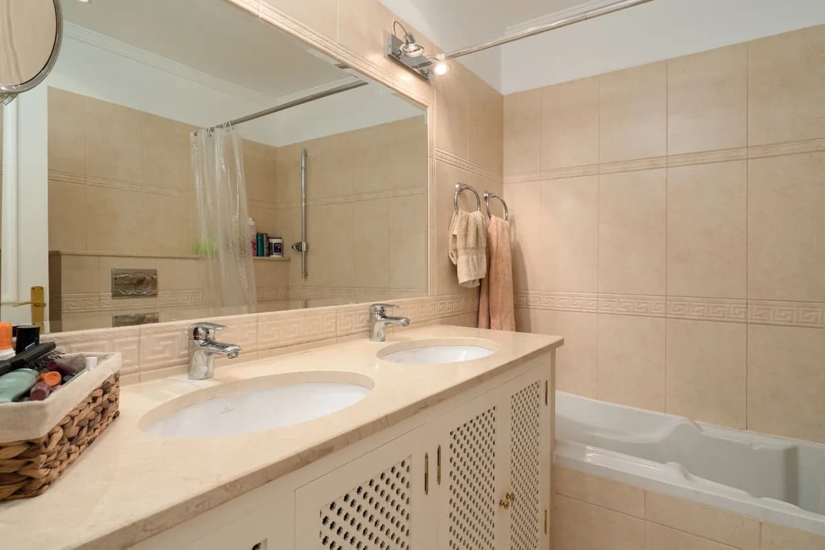 2 Bedroom Semi-Detached House for Sale in Estepona, Málaga - Image 9