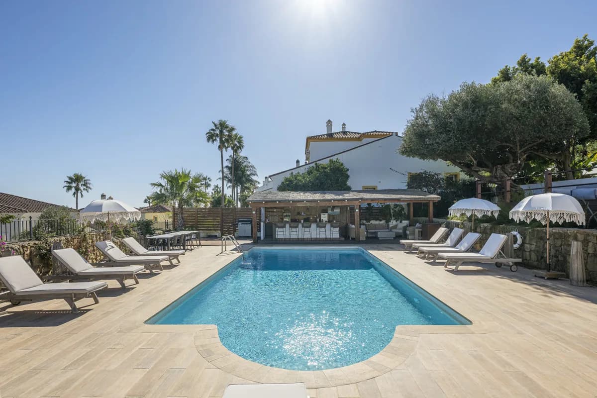 6 Bedroom Detached Villa for Sale in La Duquesa, Málaga - Image 4