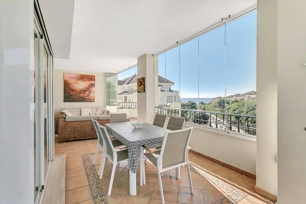 3 Bedroom Middle Floor Apartment for Sale in Marbella, Málaga - Image 9