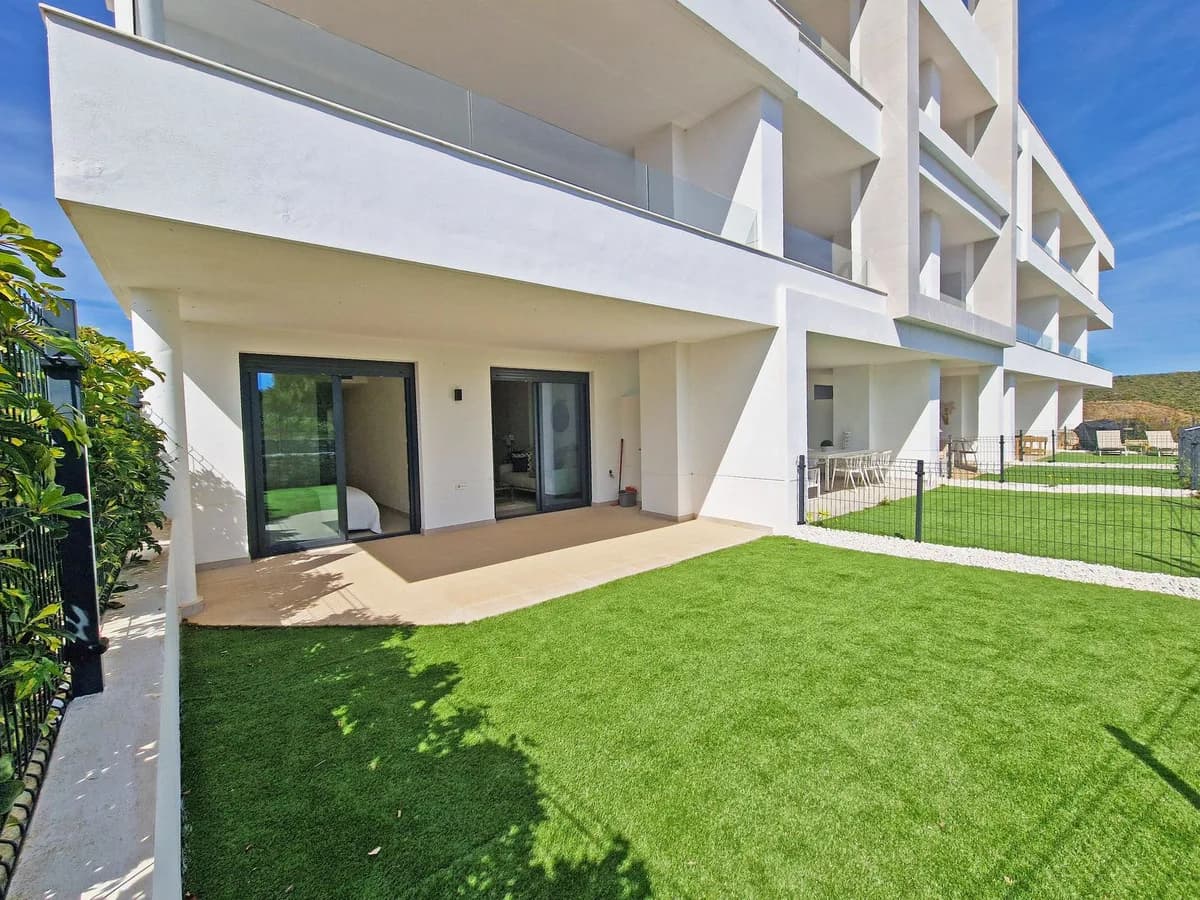 2 Bedroom Ground Floor Apartment for Sale in La Cala de Mijas, Málaga - Image 2
