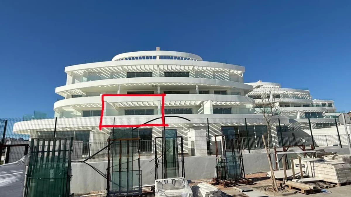 1 Bedroom Middle Floor Apartment for Sale in La Cala de Mijas, Málaga - Image 3