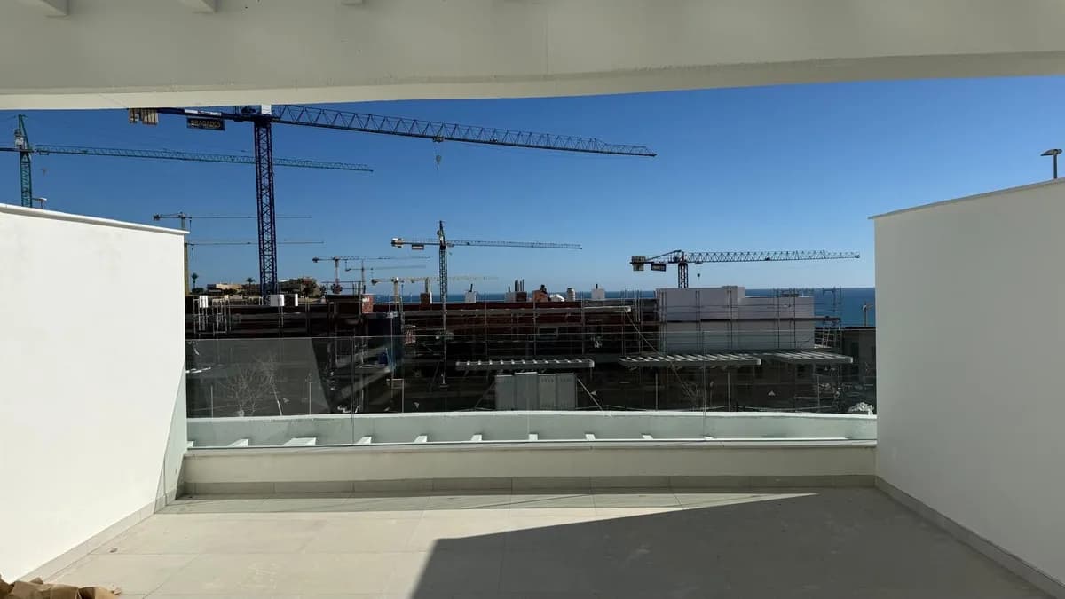 1 Bedroom Middle Floor Apartment for Sale in La Cala de Mijas, Málaga - Image 4