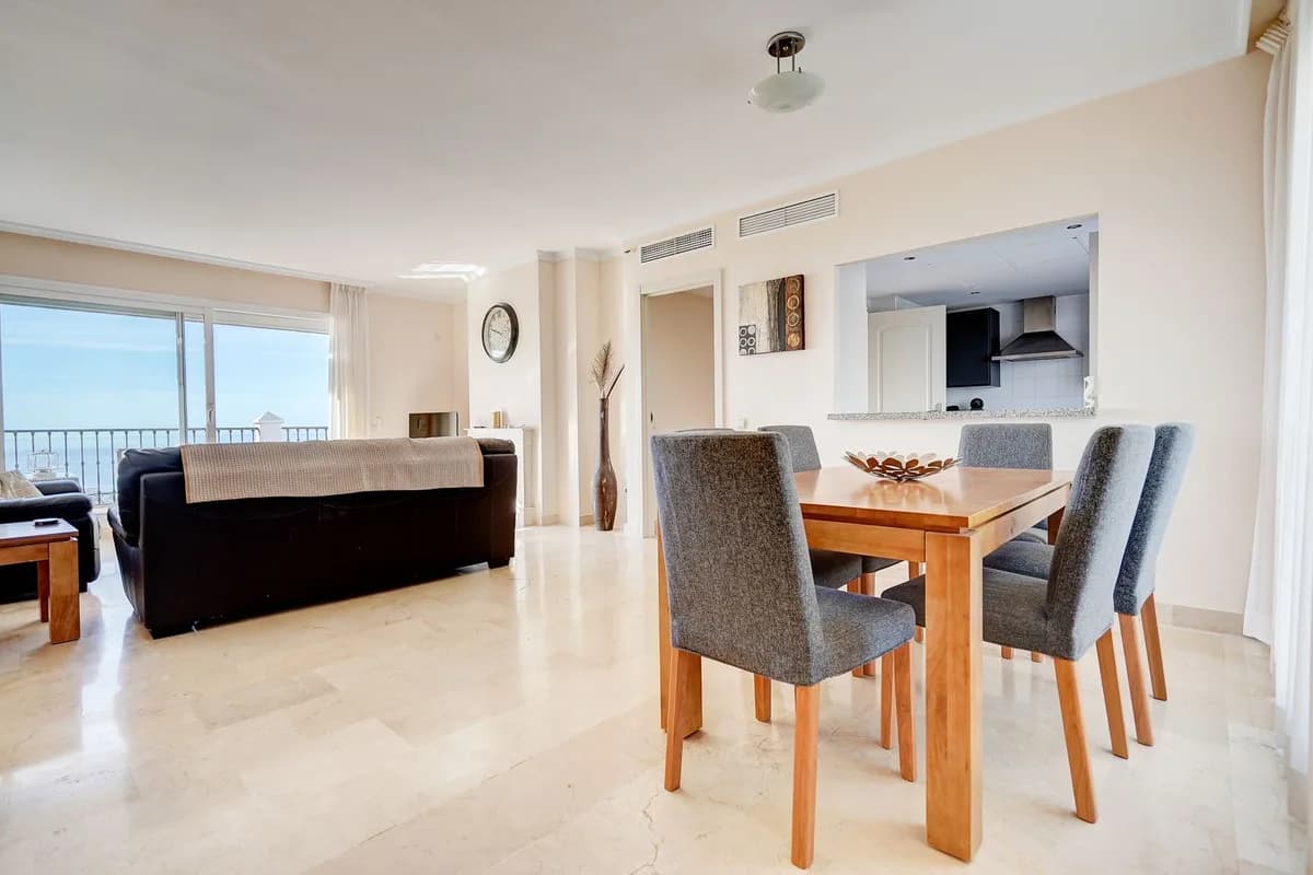 2 Bedroom Penthouse for Sale in Calahonda, Málaga - Image 6