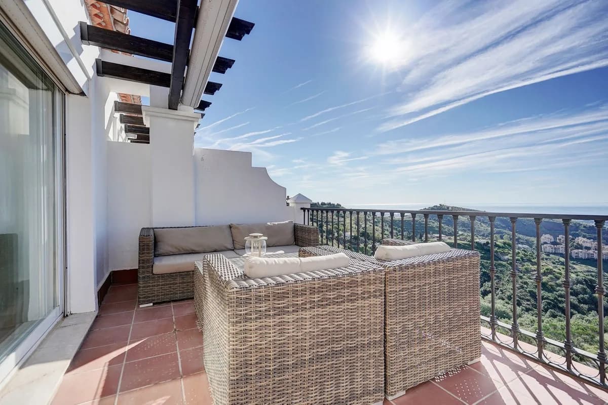 2 Bedroom Penthouse for Sale in Calahonda, Málaga - Image 7