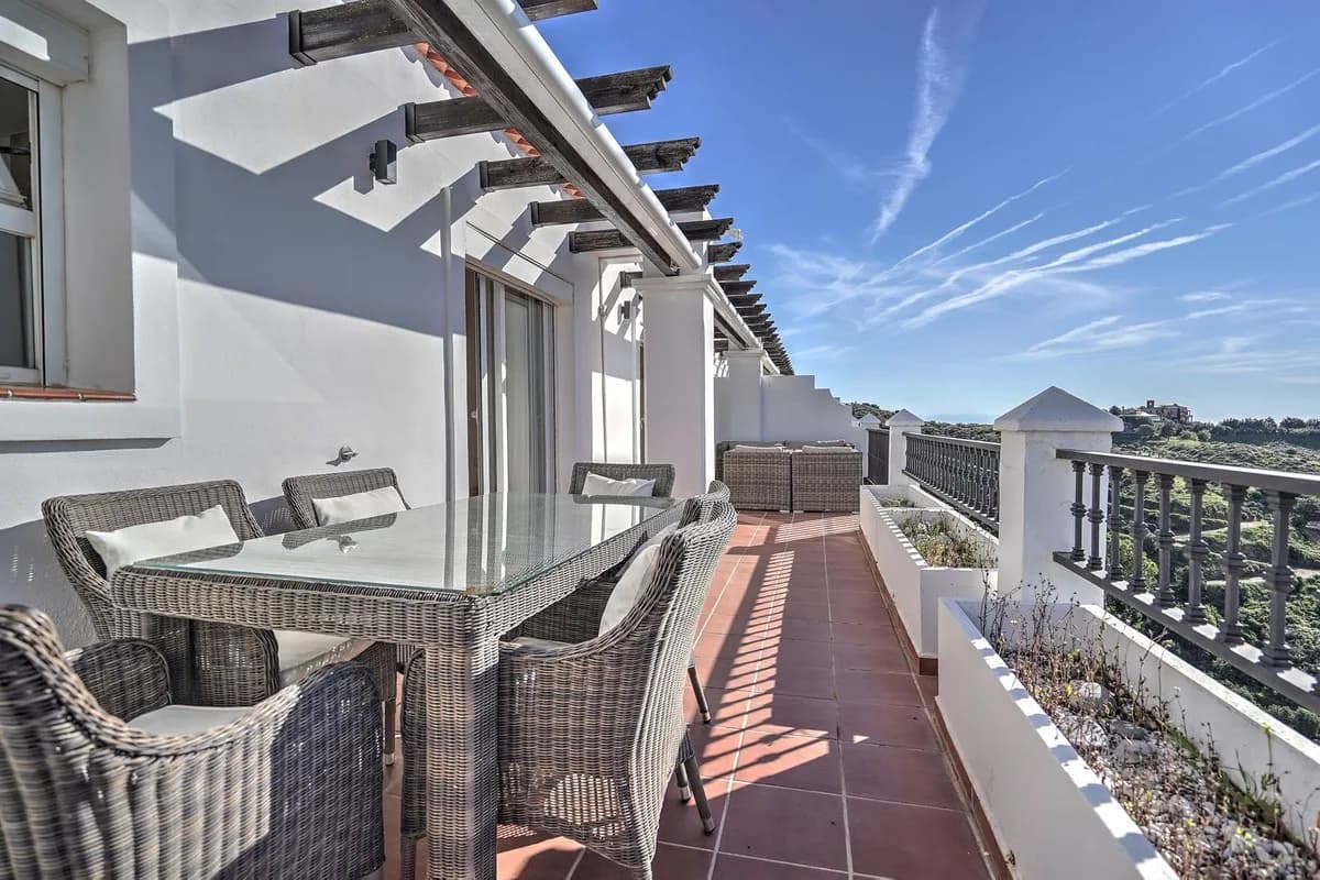 2 Bedroom Penthouse for Sale in Calahonda, Málaga - Image 8