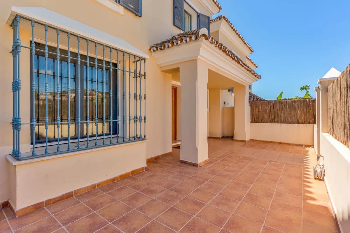 3 Bedroom Townhouse for Sale in Atalaya, Málaga - Image 4
