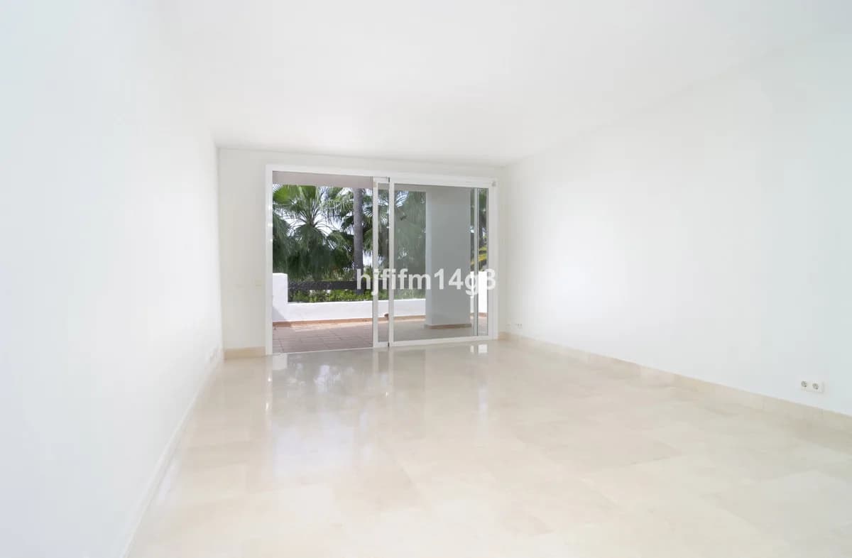 3 Bedroom Middle Floor Apartment for Sale in Nueva Andalucía, Málaga - Image 5