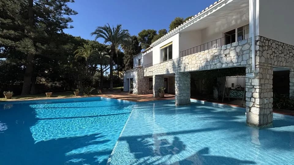 4 Bedroom Detached Villa for Sale in Marbella, Málaga