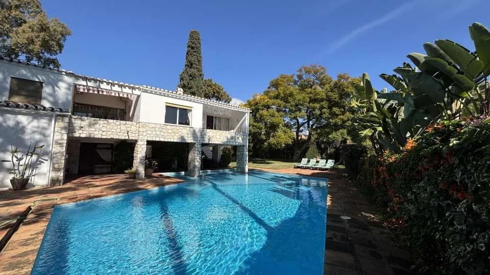 4 Bedroom Detached Villa for Sale in Marbella, Málaga - Image 2