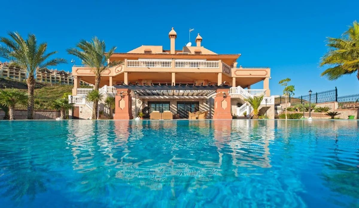 7 Bedroom Detached Villa for Sale in Mijas, Málaga