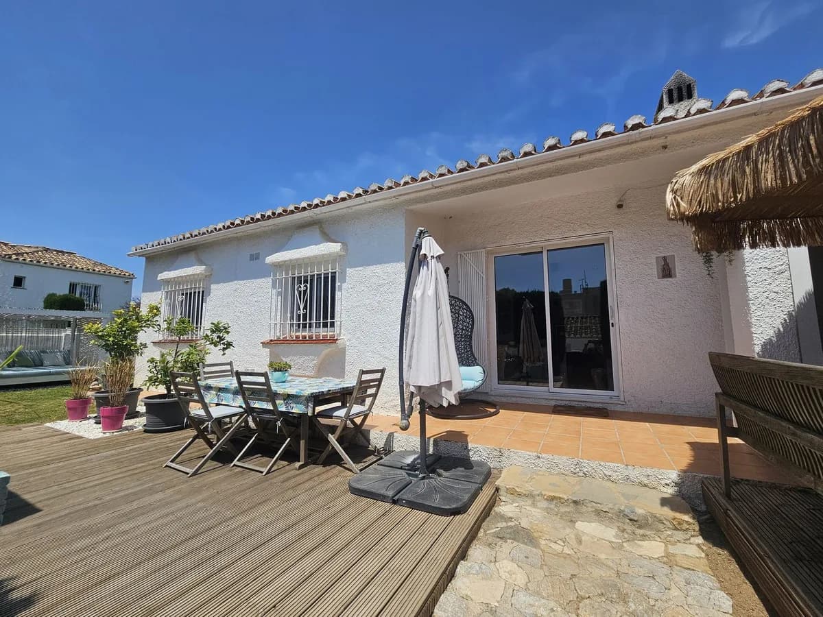 3 Bedroom Detached Villa for Sale in Calypso, Málaga