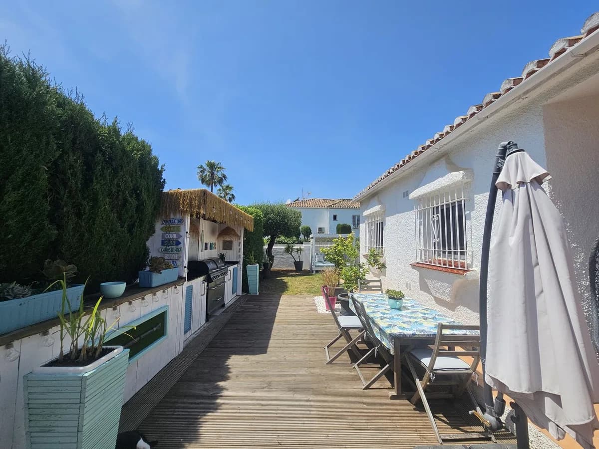 3 Bedroom Detached Villa for Sale in Calypso, Málaga - Image 5