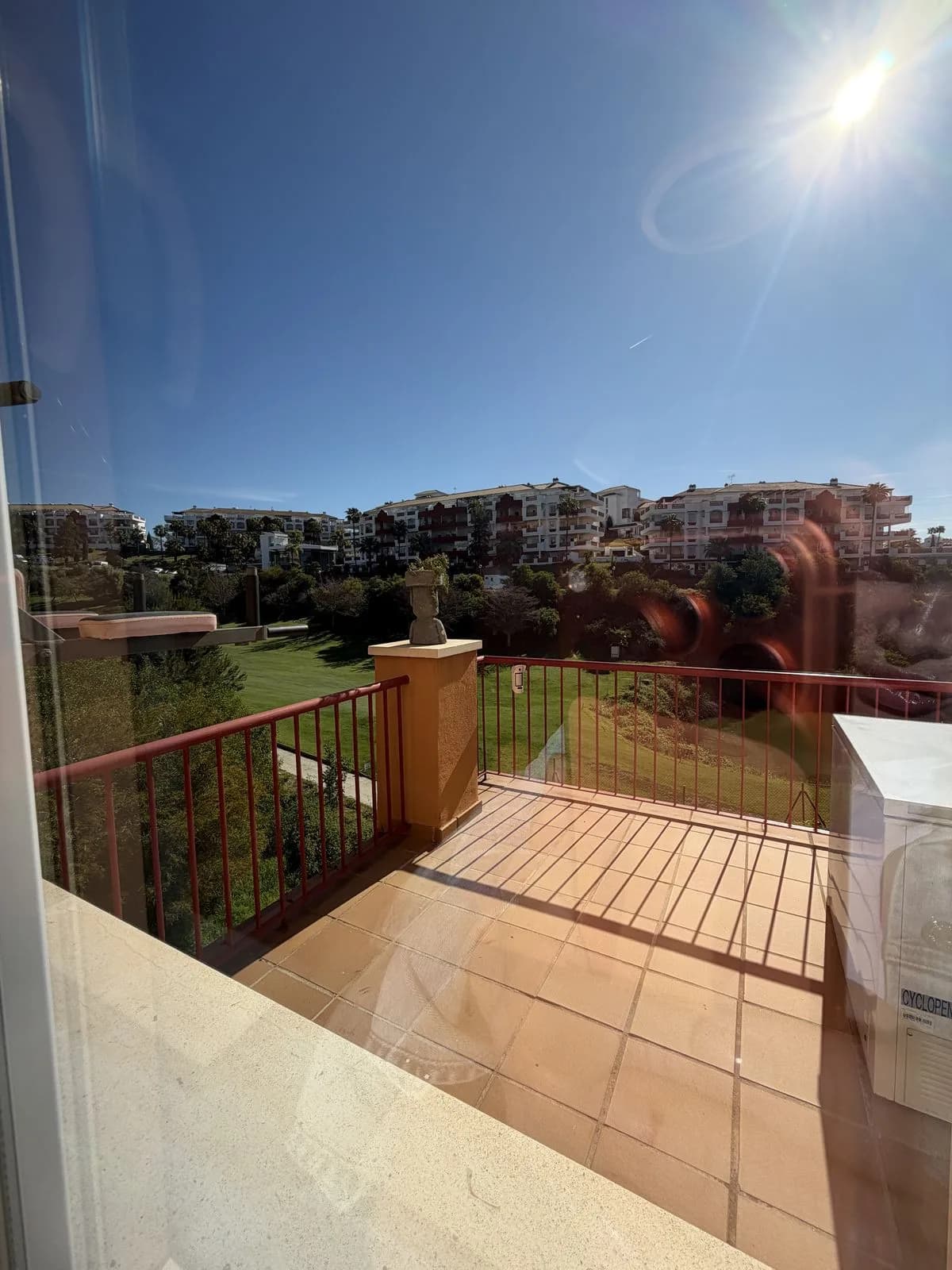 2 Bedroom Middle Floor Apartment for Sale in Riviera del Sol, Málaga - Image 2