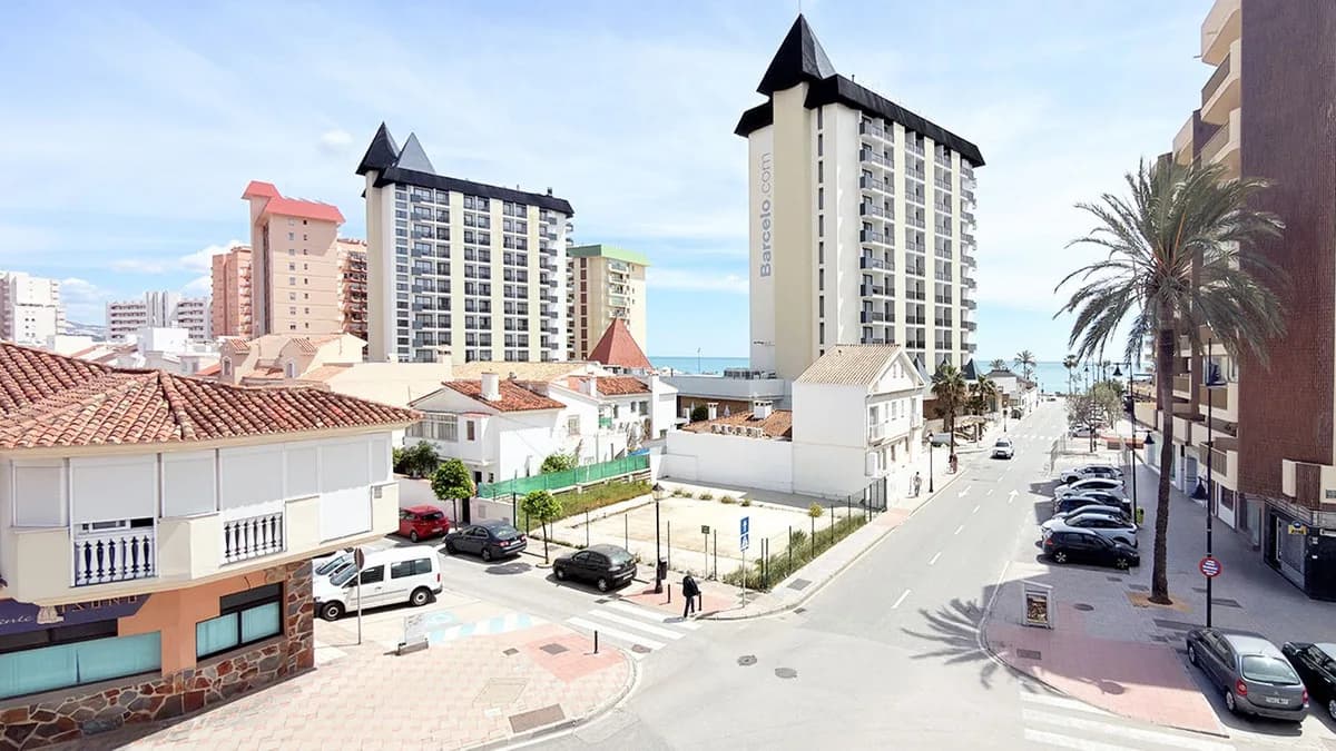 2 Bedroom Middle Floor Apartment for Sale in Fuengirola, Málaga