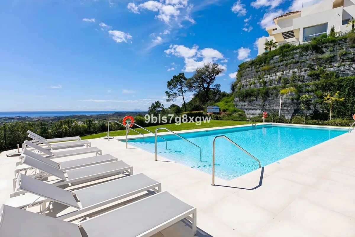 3 Bedroom Ground Floor Apartment for Sale in Benahavís, Málaga - Image 7