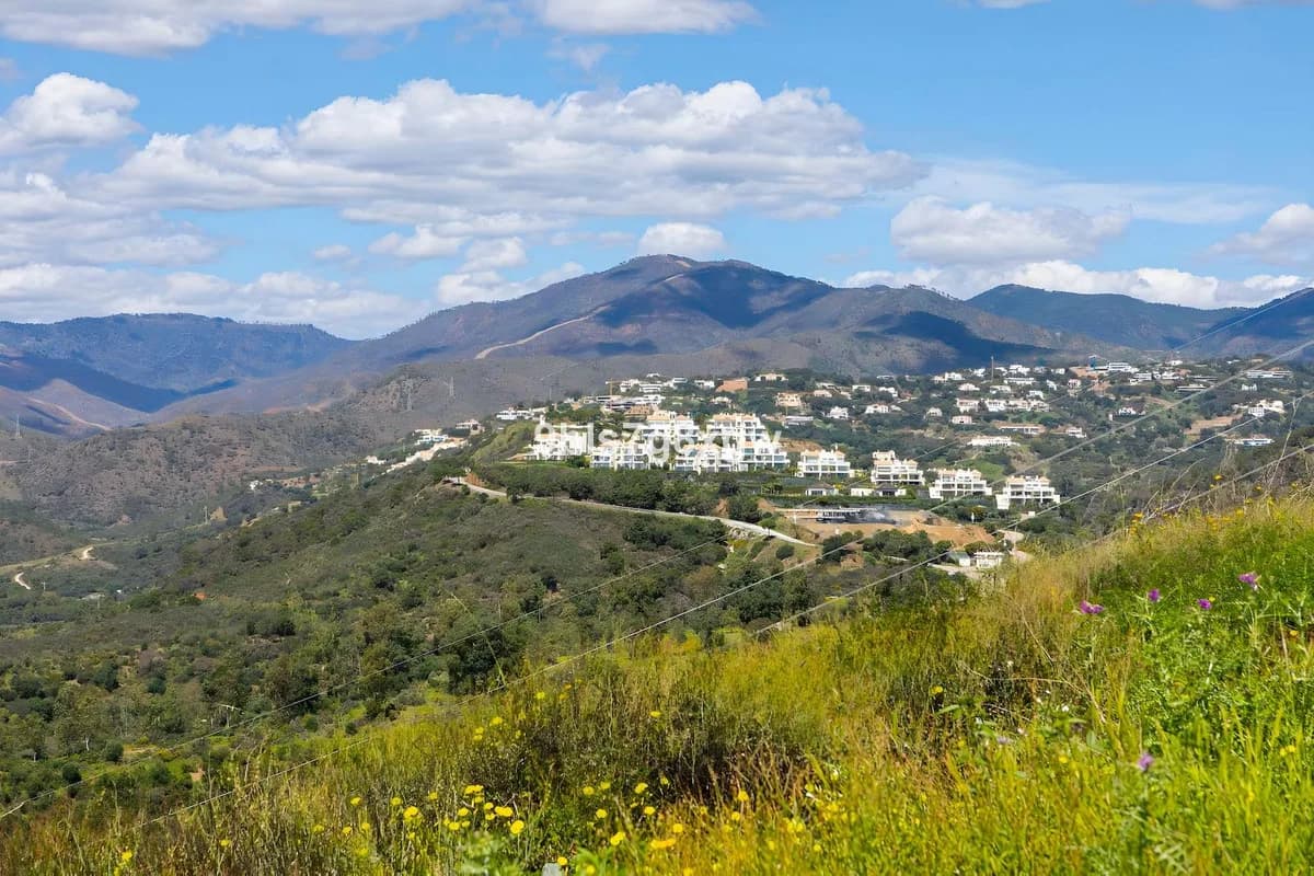 3 Bedroom Ground Floor Apartment for Sale in Benahavís, Málaga - Image 8