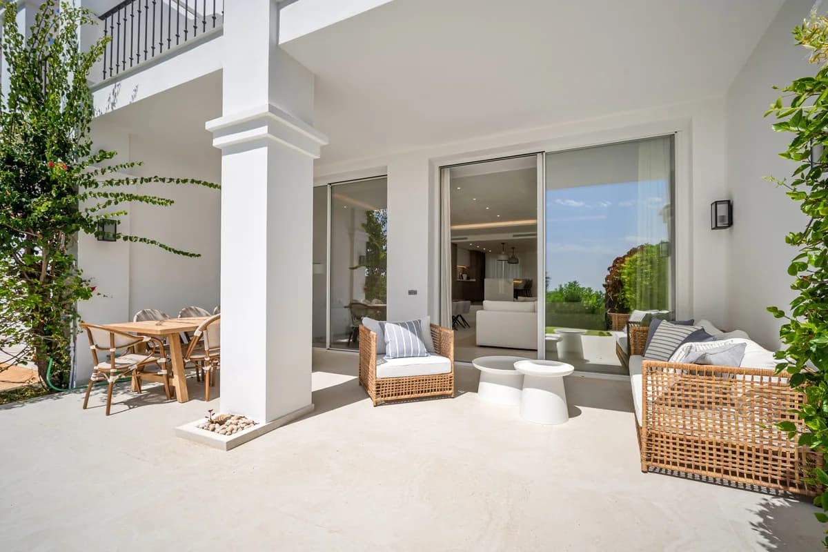 4 Bedroom Townhouse for Sale in La Quinta, Málaga - Image 2