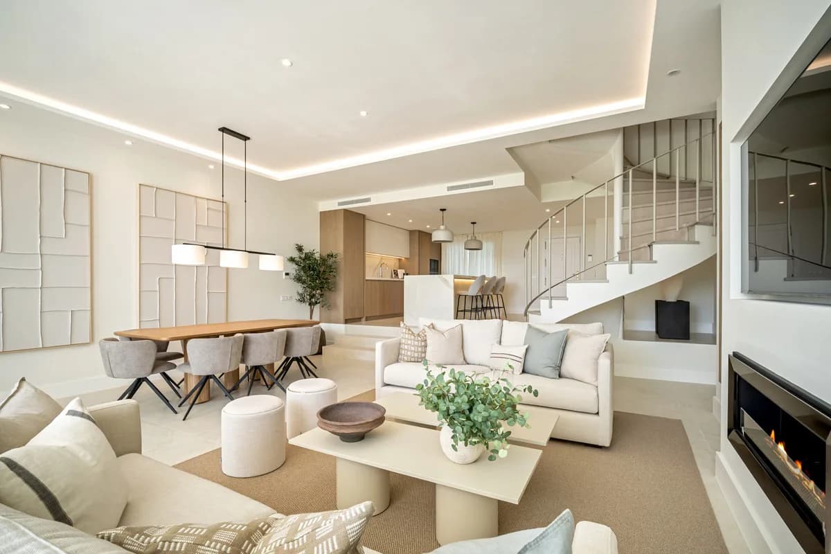 4 Bedroom Townhouse for Sale in La Quinta, Málaga - Image 4
