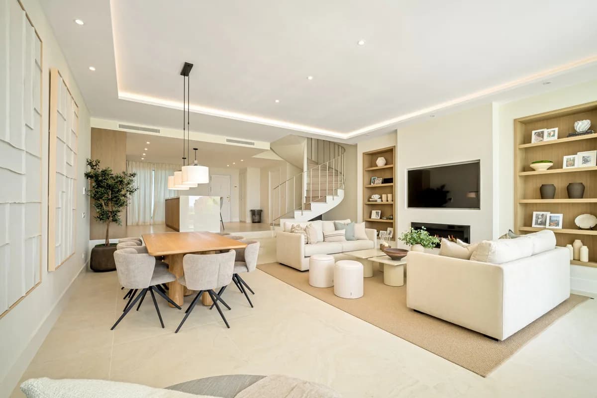 4 Bedroom Townhouse for Sale in La Quinta, Málaga - Image 5