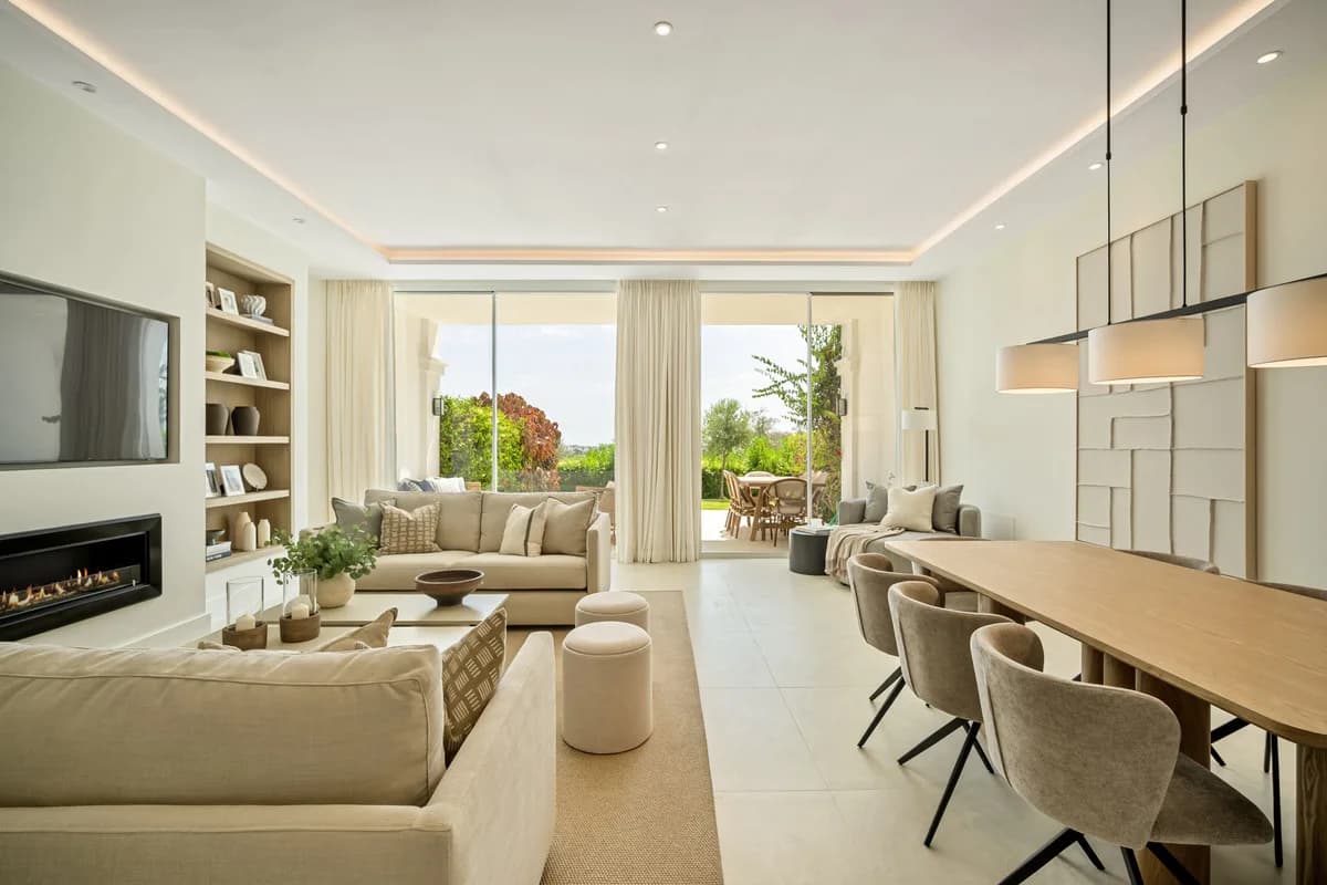 4 Bedroom Townhouse for Sale in La Quinta, Málaga - Image 8