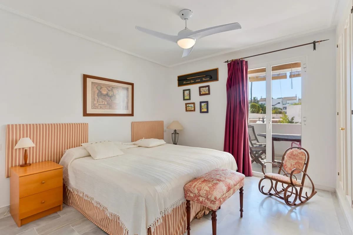 3 Bedroom Ground Floor Apartment for Sale in Estepona, Málaga - Image 6