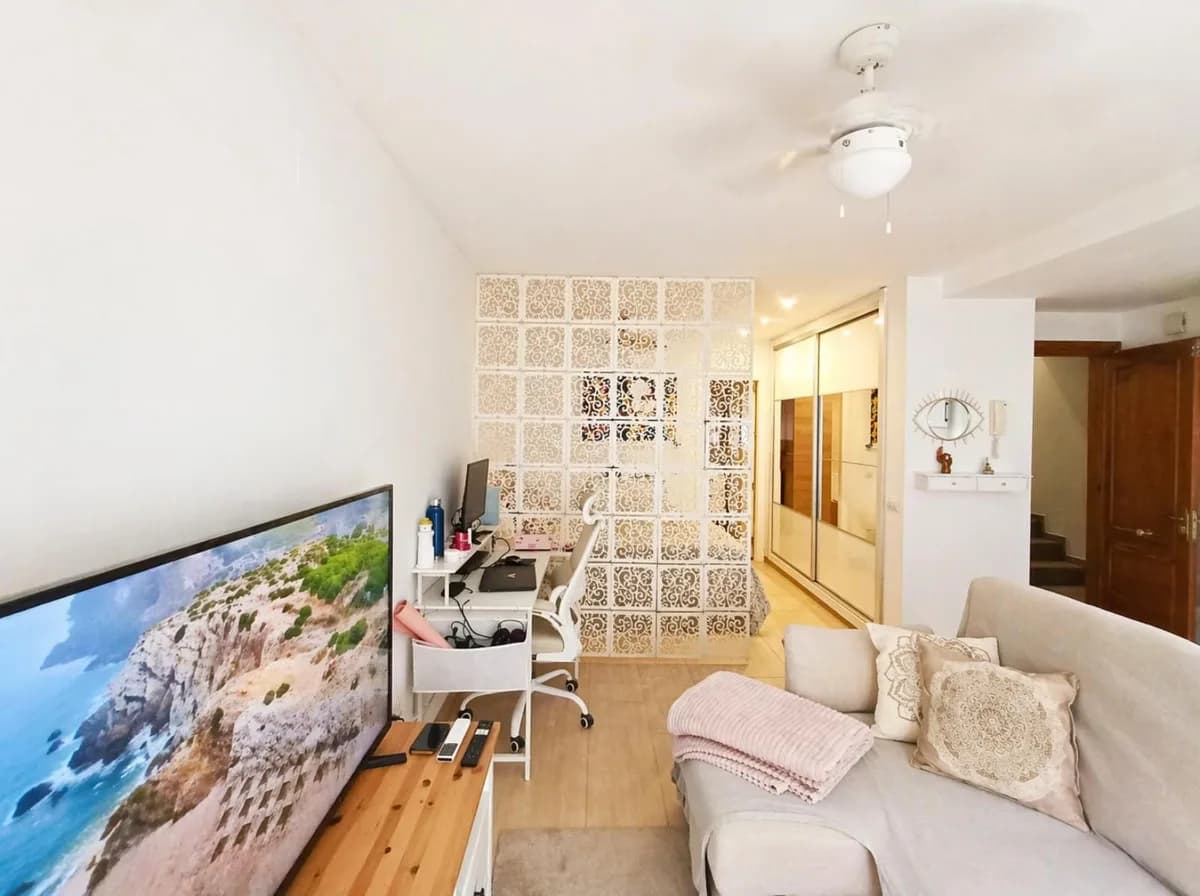 Middle Floor Studio for Sale in Arroyo de la Miel, Málaga - Image 3