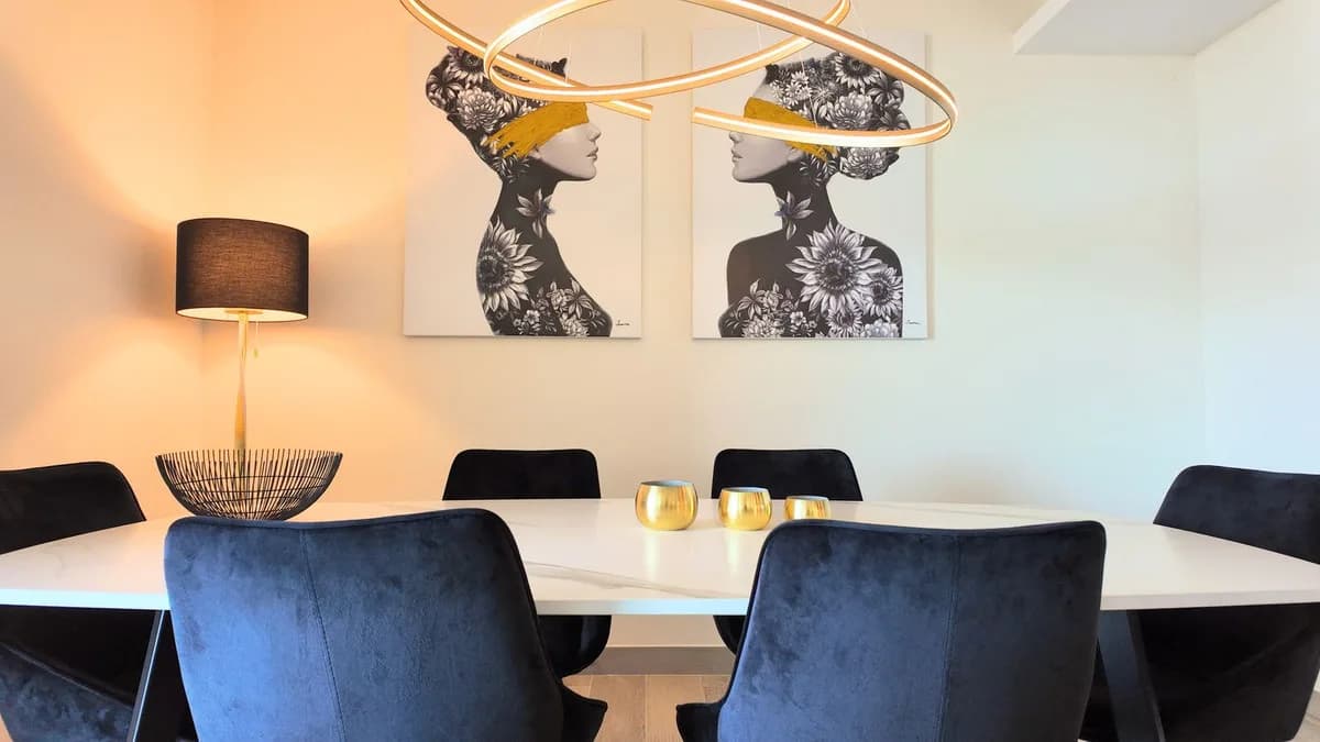 2 Bedroom Middle Floor Apartment for Sale in Benahavís, Málaga - Image 3