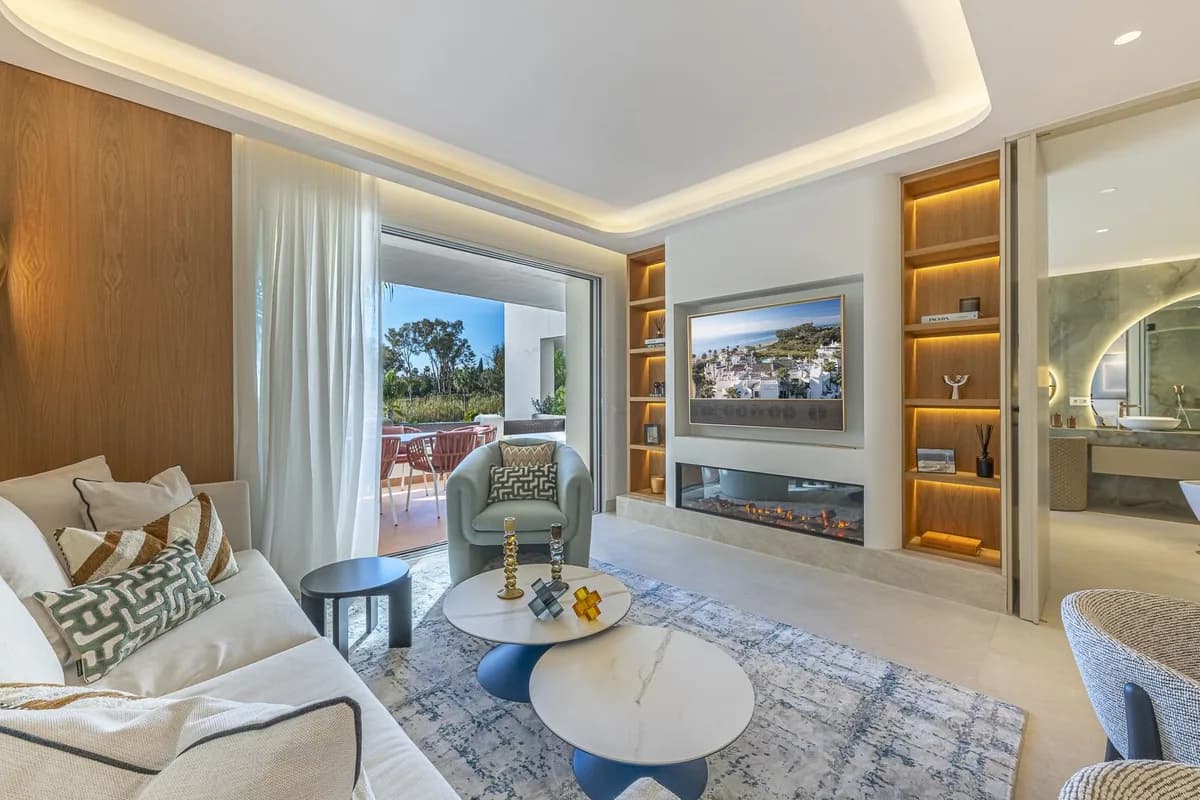 3 Bedroom Middle Floor Apartment for Sale in New Golden Mile, Málaga - Image 3