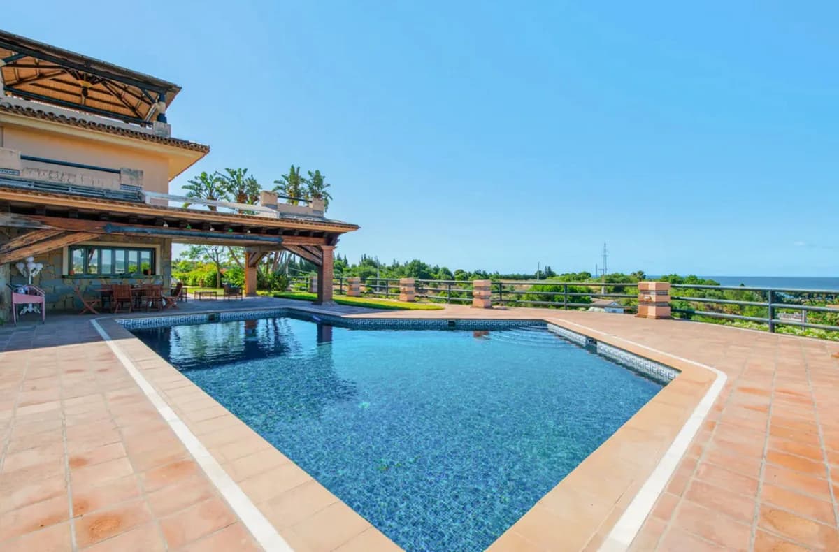 6 Bedroom Detached Villa for Sale in Estepona, Málaga - Image 3