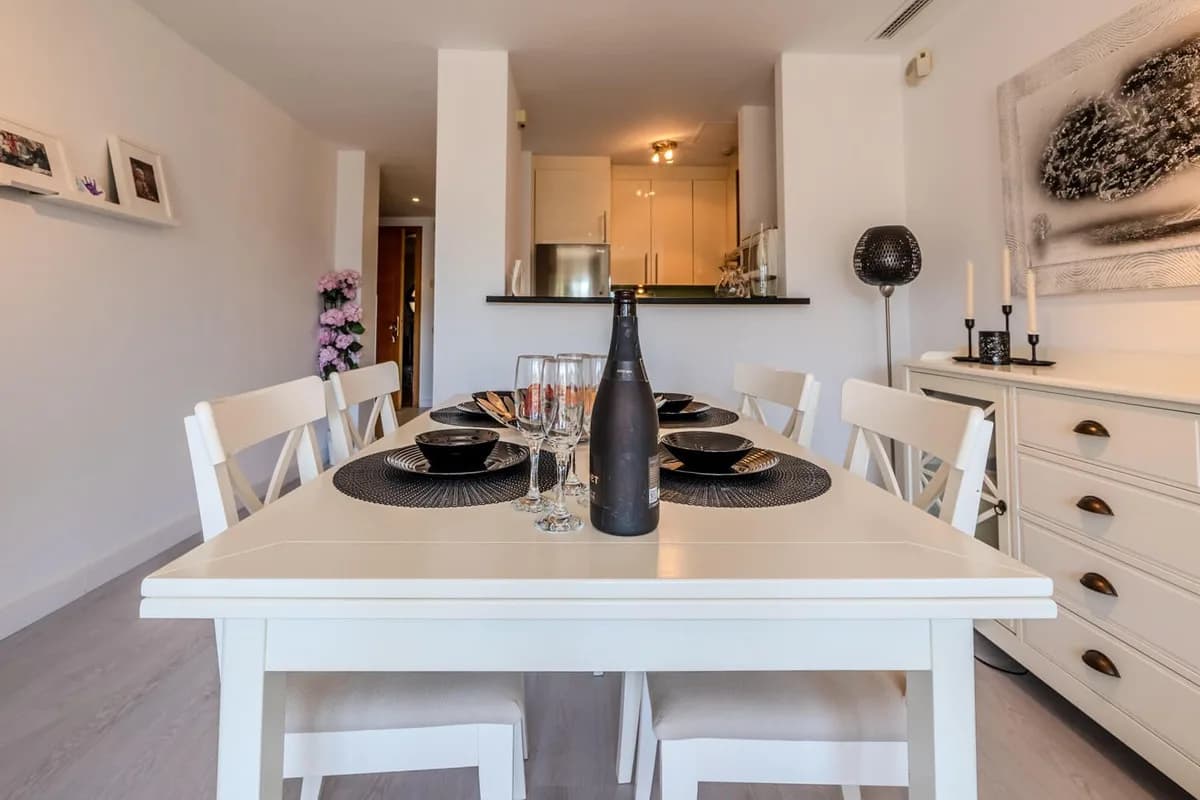 2 Bedroom Middle Floor Apartment for Sale in Río Real, Málaga - Image 7