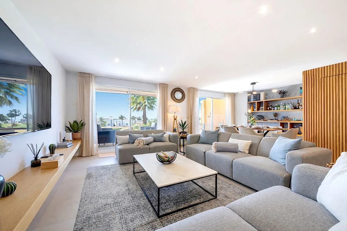 3 Bedroom Townhouse for Sale in Estepona, Málaga - Image 3