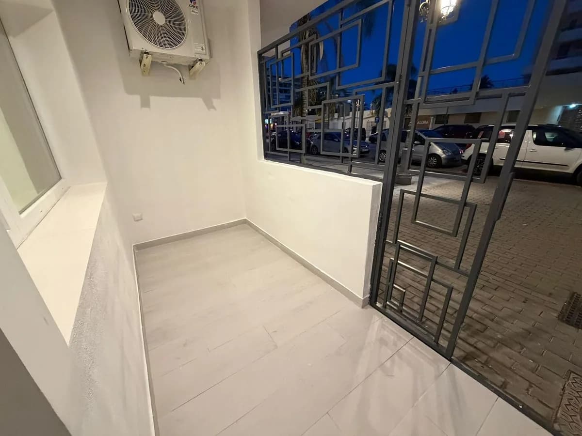 1 Bedroom Middle Floor Apartment for Sale in Torremolinos, Málaga - Image 6