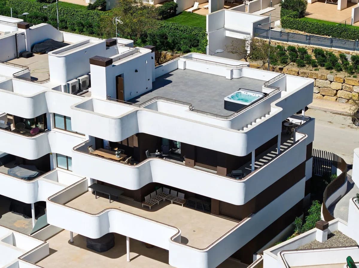 3 Bedroom Penthouse for Sale in Estepona, Málaga - Image 4