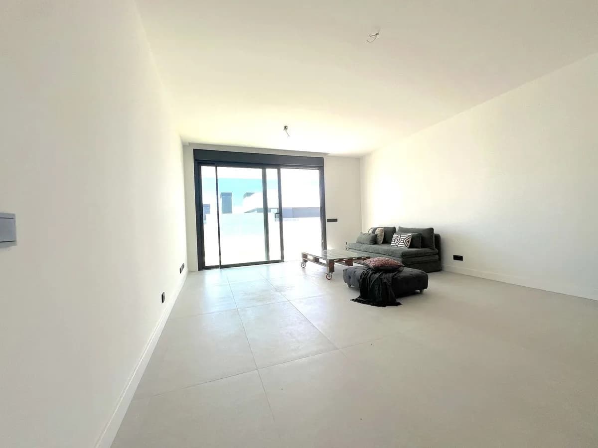 2 Bedroom Middle Floor Apartment for Sale in Altos de los Monteros, Málaga - Image 2