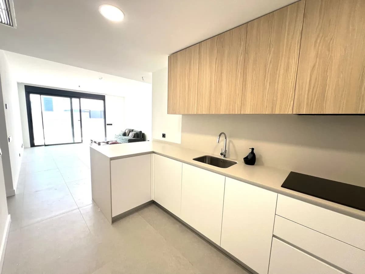2 Bedroom Middle Floor Apartment for Sale in Altos de los Monteros, Málaga - Image 5