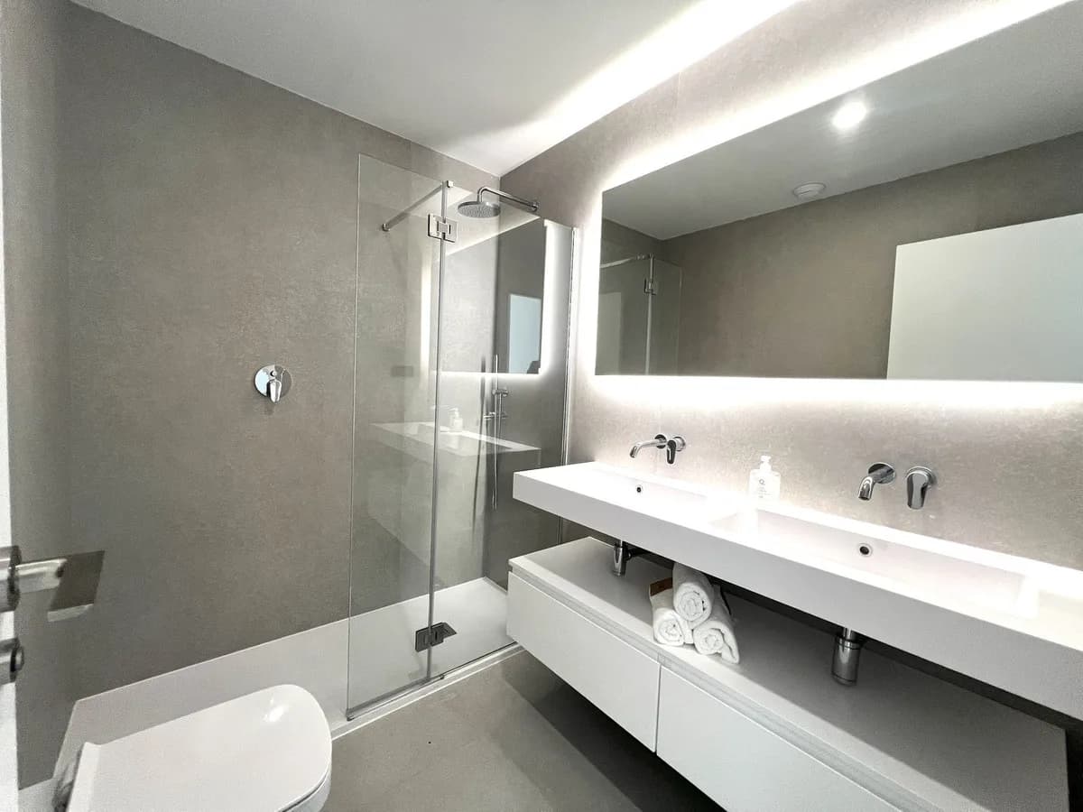 2 Bedroom Middle Floor Apartment for Sale in Altos de los Monteros, Málaga - Image 7