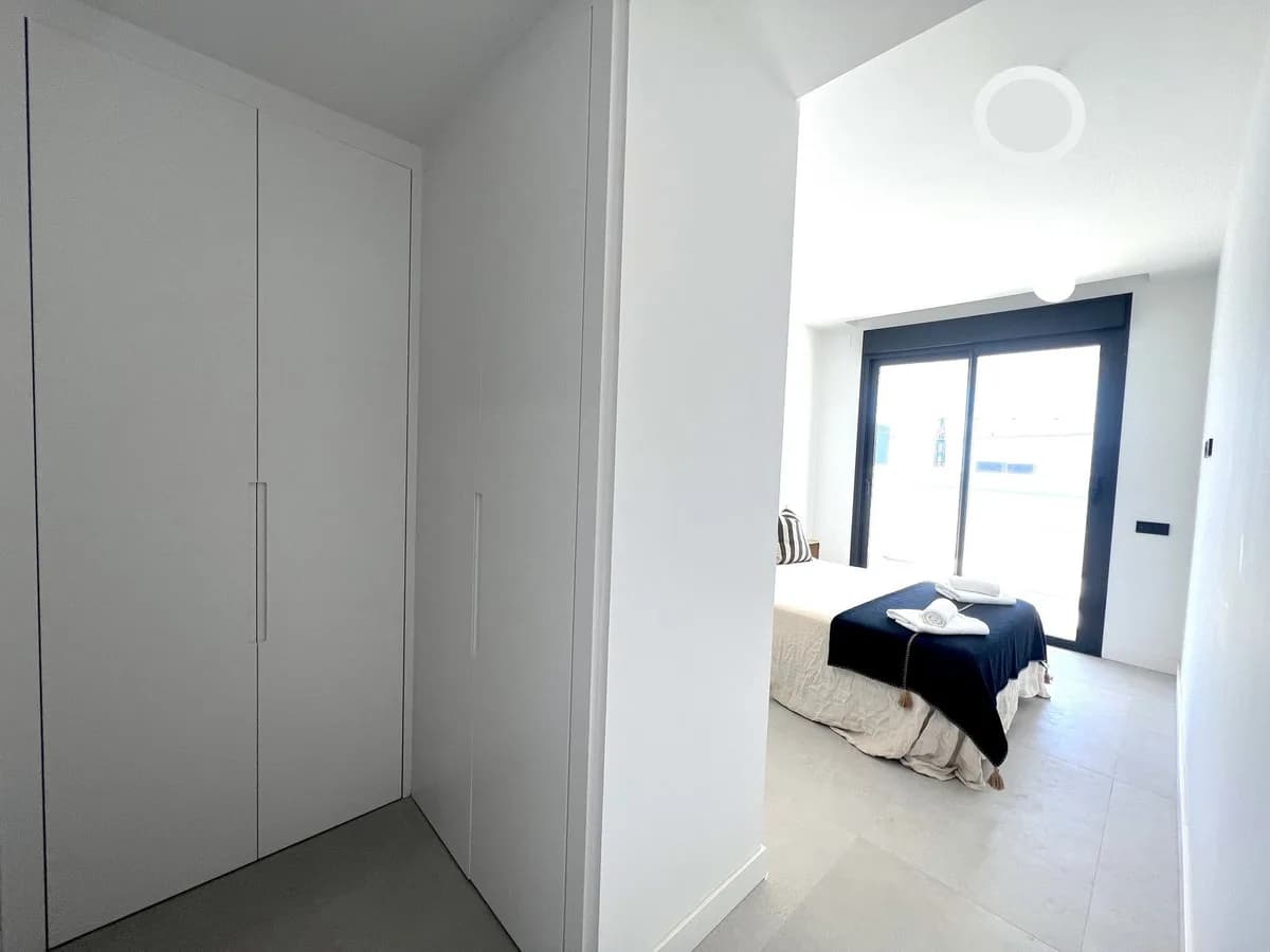 2 Bedroom Middle Floor Apartment for Sale in Altos de los Monteros, Málaga - Image 8