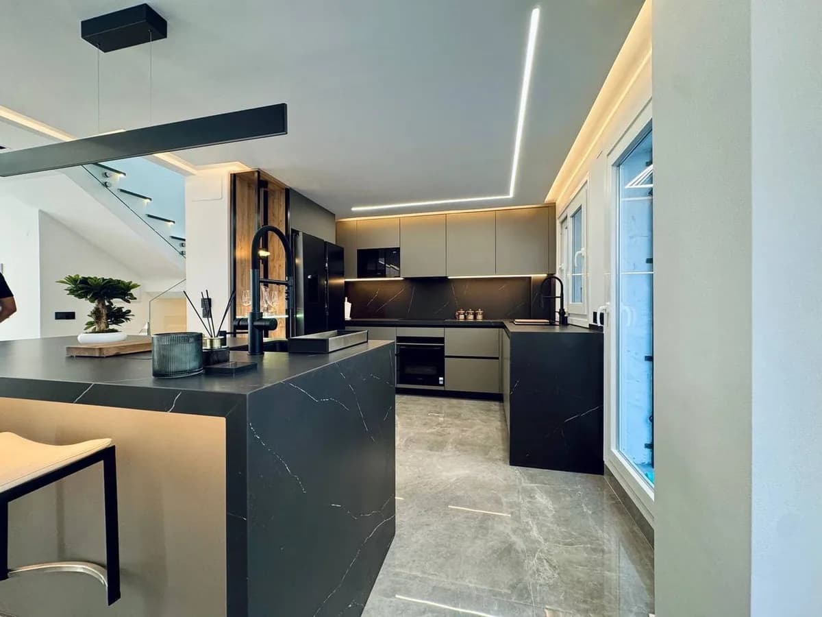 3 Bedroom Townhouse for Sale in Marbella, Málaga - Image 7