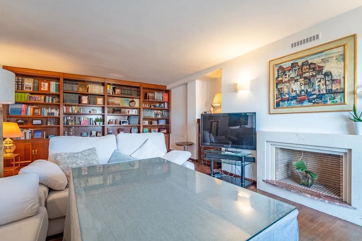 6 Bedroom Townhouse for Sale in Parque Clavero, Málaga - Image 2